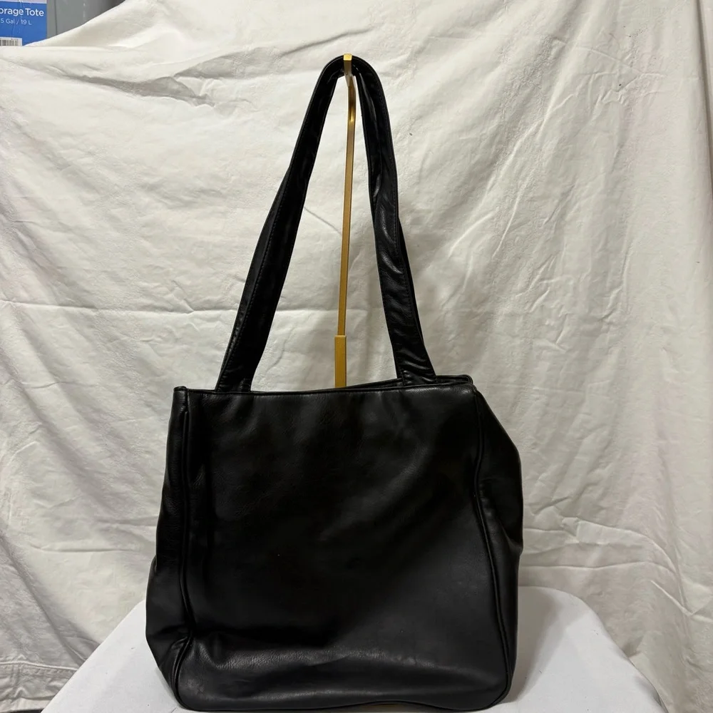Black tote bag with a tassel accent. - Picture 4 of 12